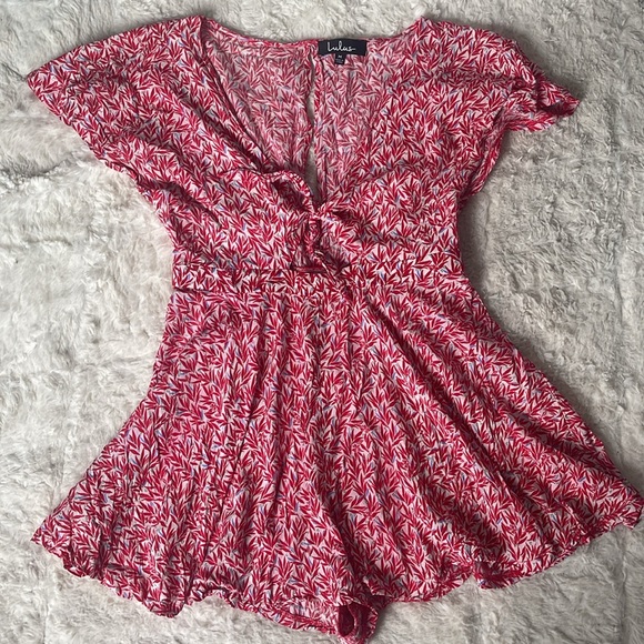 Dondi Red and White Print Tie-Front Short Sleeve Romper Medium - Picture 9 of 9